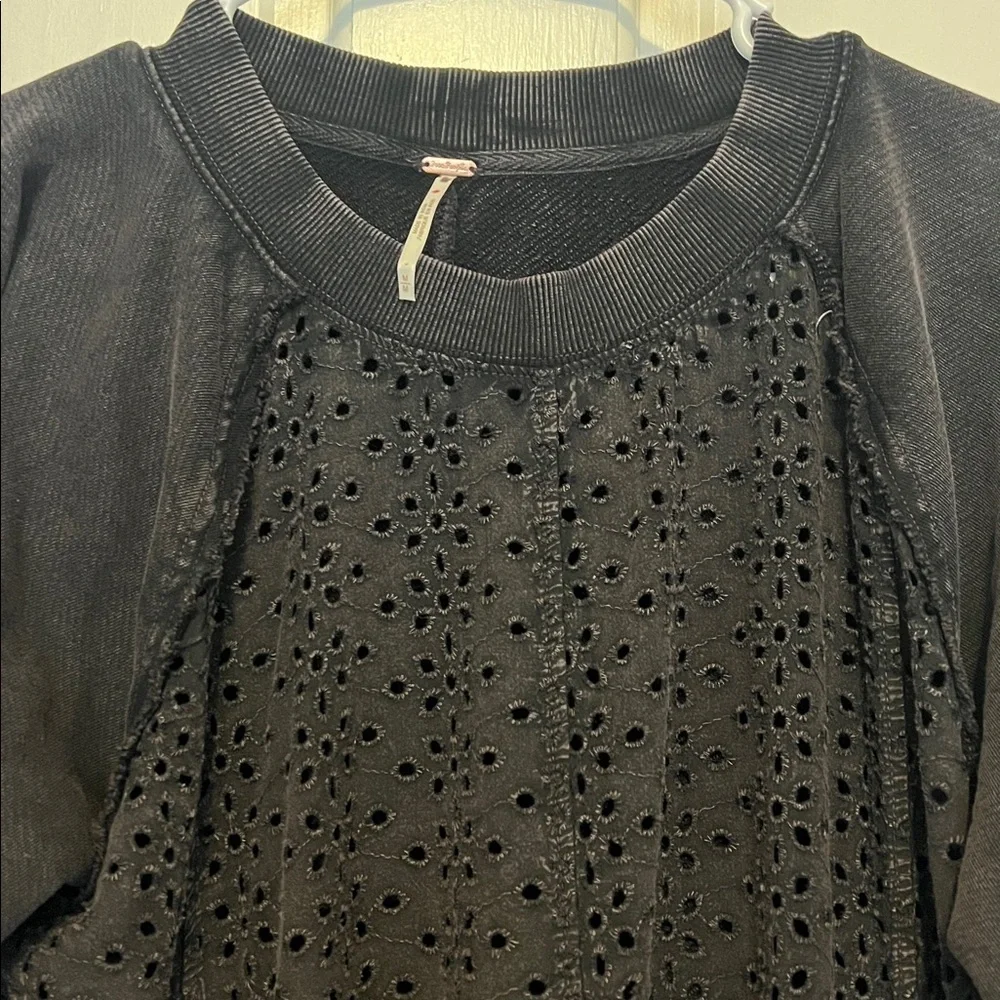Free people Eva sweatshirt size medium NWOT